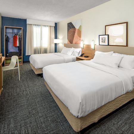 Spark By Hilton Brockville Bagian luar foto